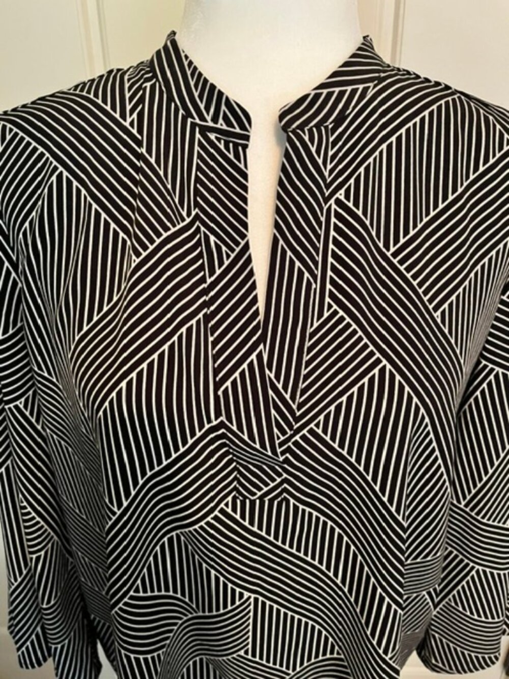 Ann Taylor geometric print popover M